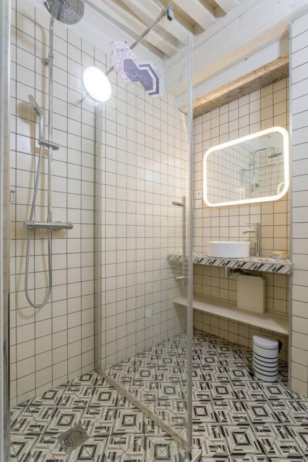 Character Apartment 6 People - City Center Лион Экстерьер фото